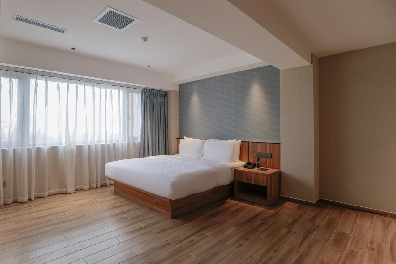 Hotel Casiana & Events Center Tagaytay Managed By Hii Tagaytay City Екстер'єр фото