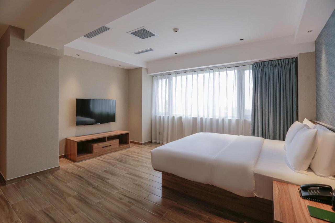Hotel Casiana & Events Center Tagaytay Managed By Hii Tagaytay City Екстер'єр фото